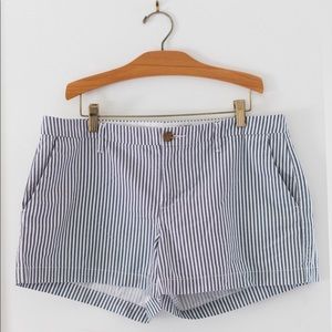 Old Navy Mid-Rise Twill Everyday Shorts